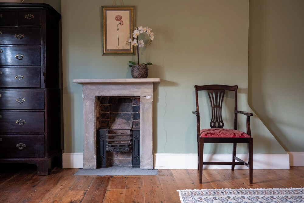 Stunning 4BD Home in Worcestershire