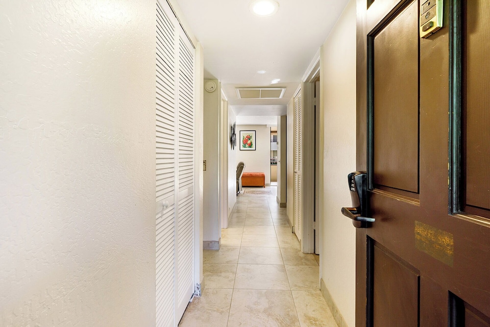 Honu Hale Minutes Away From the Beach! view 4
