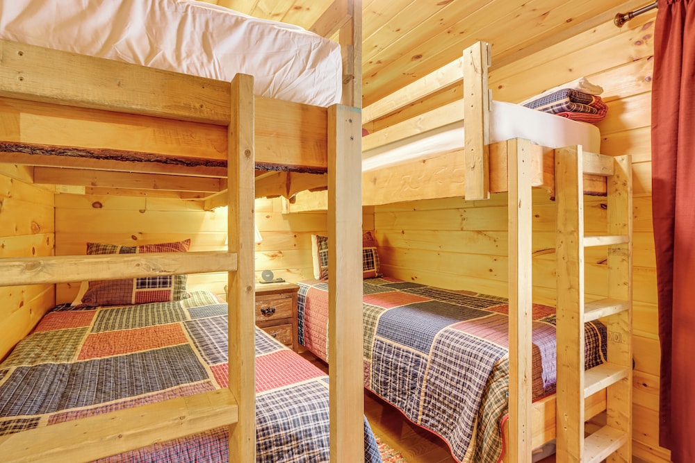 1 Mi to Nottely Lake: Home w/ Furnished Deck!