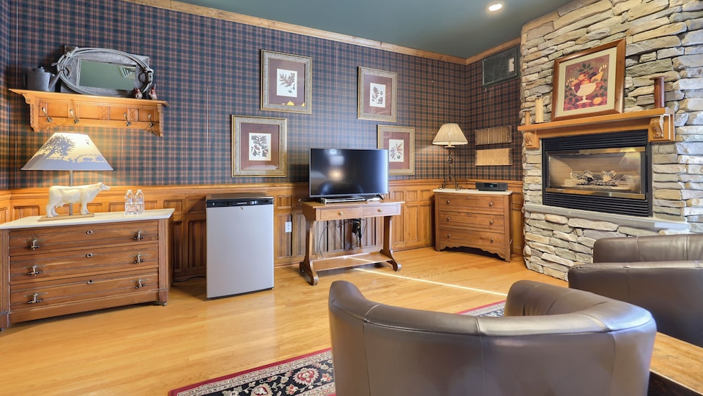 Twin Pine Manor Bed & Breakfast