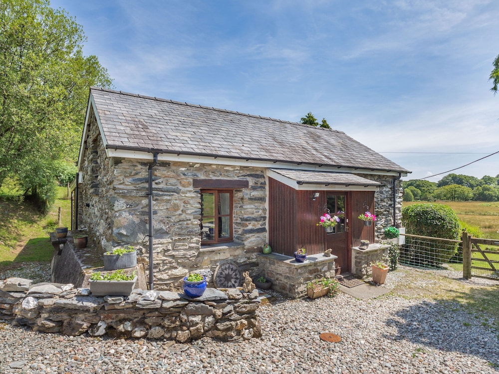 Caernarfon Vacations - Bwythyn Y Wennol - Property Image 8