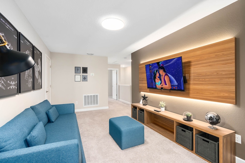 Super Close- Disney s Parks w Theme Rooms Pool