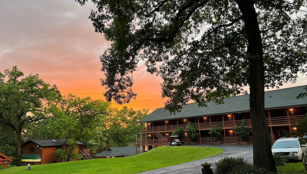 Hotel Cedar Lodge and Settlement - Image 1