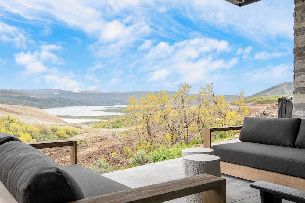Mountain Lover by Avantstay Luxe Escape w/ Views Hot Tub, Gym, Movie Theater