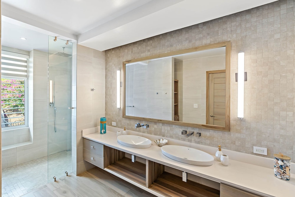 Luxury Villa Hot Tub Ocean Views Fully Staffed