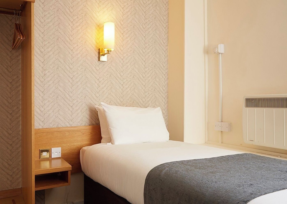 De Trafford Hotel by Chef and Brewer Collection