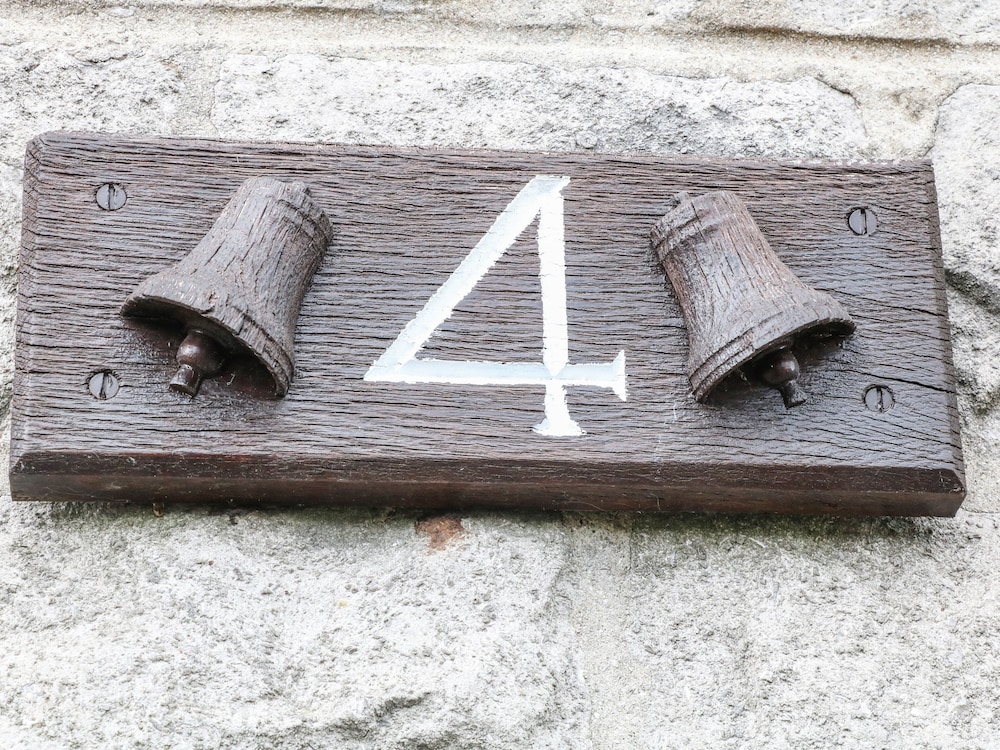 4 Alma Road