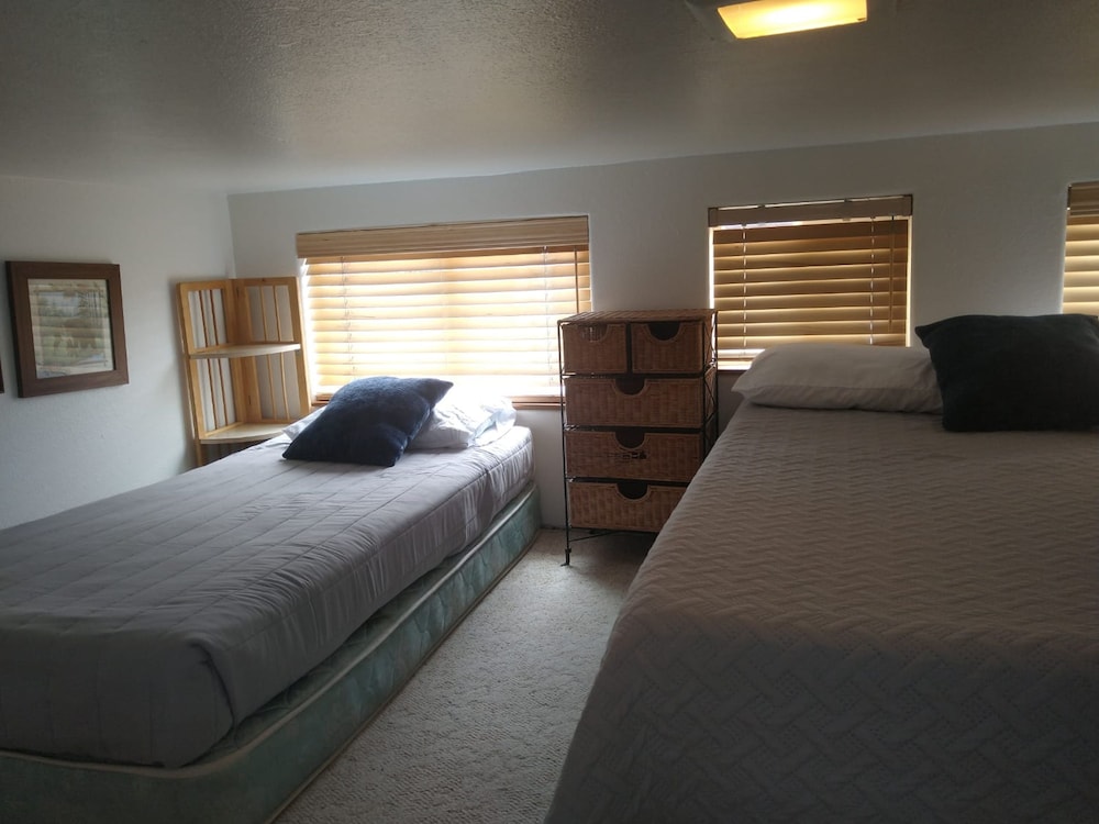 Ocean Front Cabin 11 w Jacuzzi Superb Views