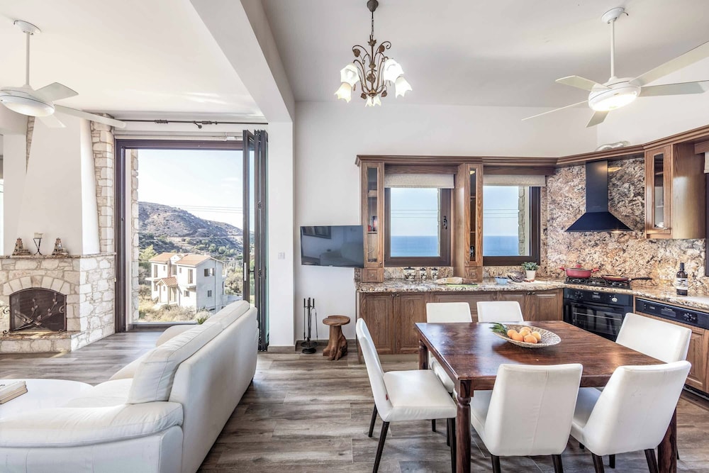 Pomos View
