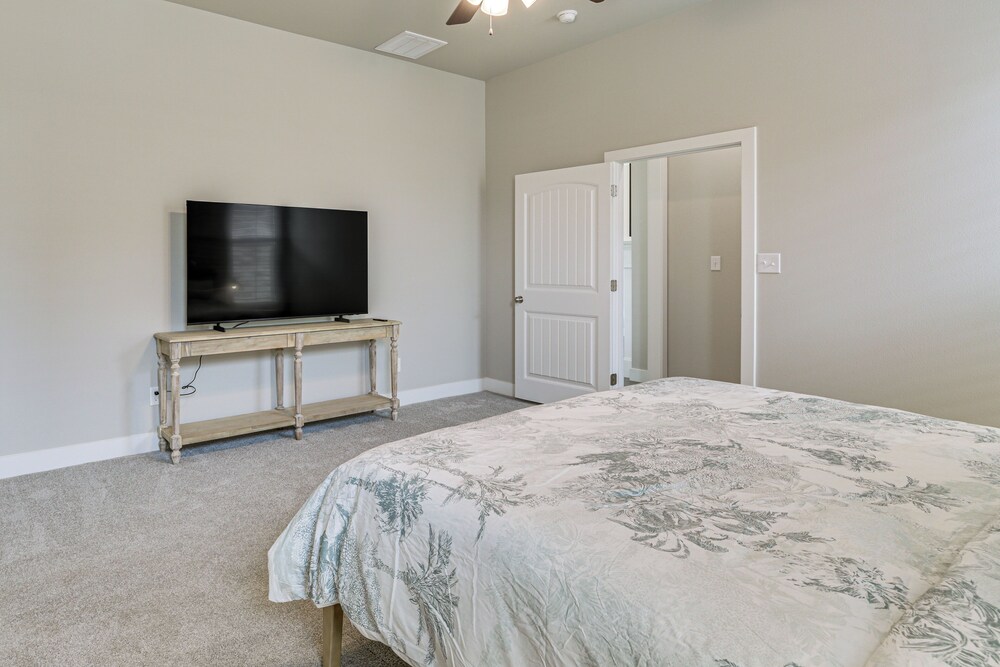 8 Mi to Texas Tech: Spacious Lubbock Home