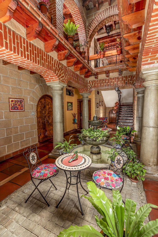 Mex Suites Casa Azul B&B — Mexico City