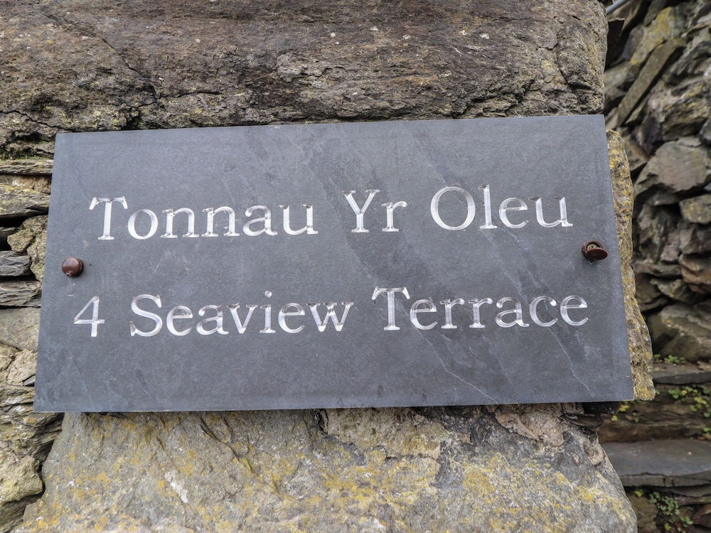 Tonnau Yr Oleu or Waves of Light