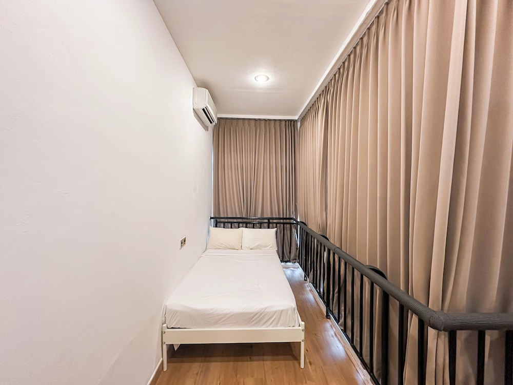 Spacious And Strategic Location 3Br At Kondominium Regensi Apartment