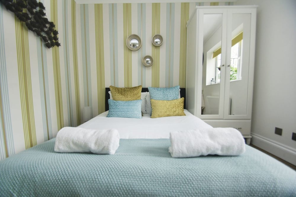 Between Piers Central by Brighton Holiday Lets view 3