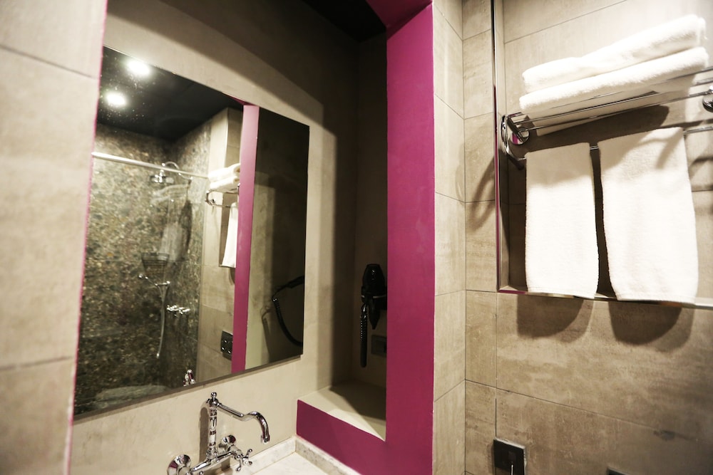 Royal Tophane - Image 32