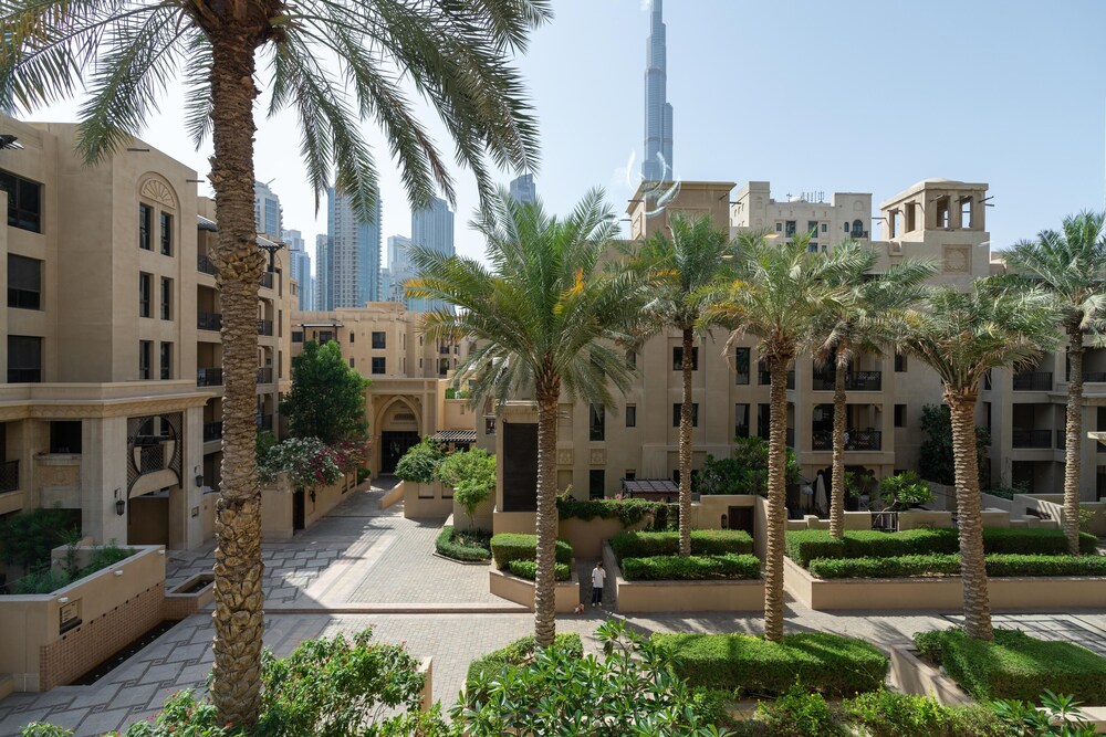 Whitesage - Fully Renovated Spacious 2BR Apt. with Burj Views