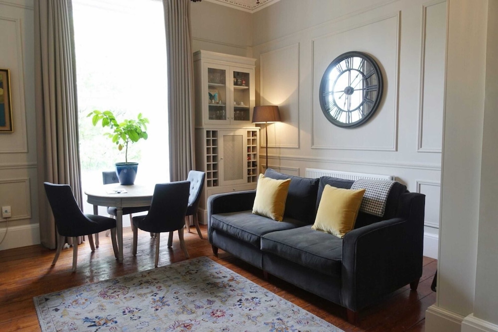 Luxurious Newly Renovated Apartment