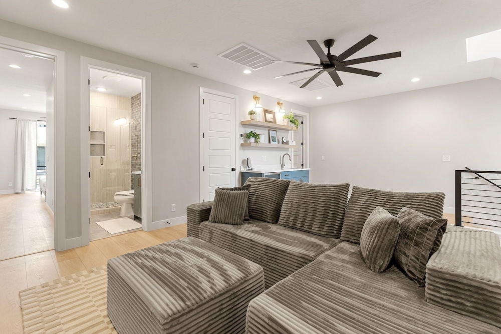 Weekend Vibes 5 Bedroom Townhouse