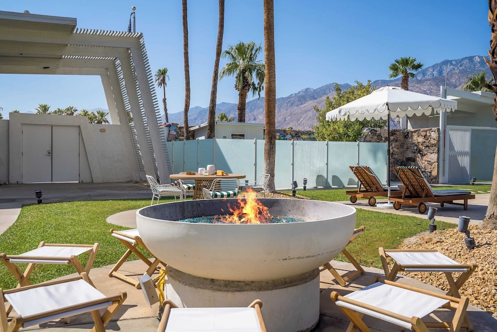 The Monkey Tree Hotel Buyout by Avantstay Entire Hotel Buyout! Funky Rooms w/ Modern Amenities!