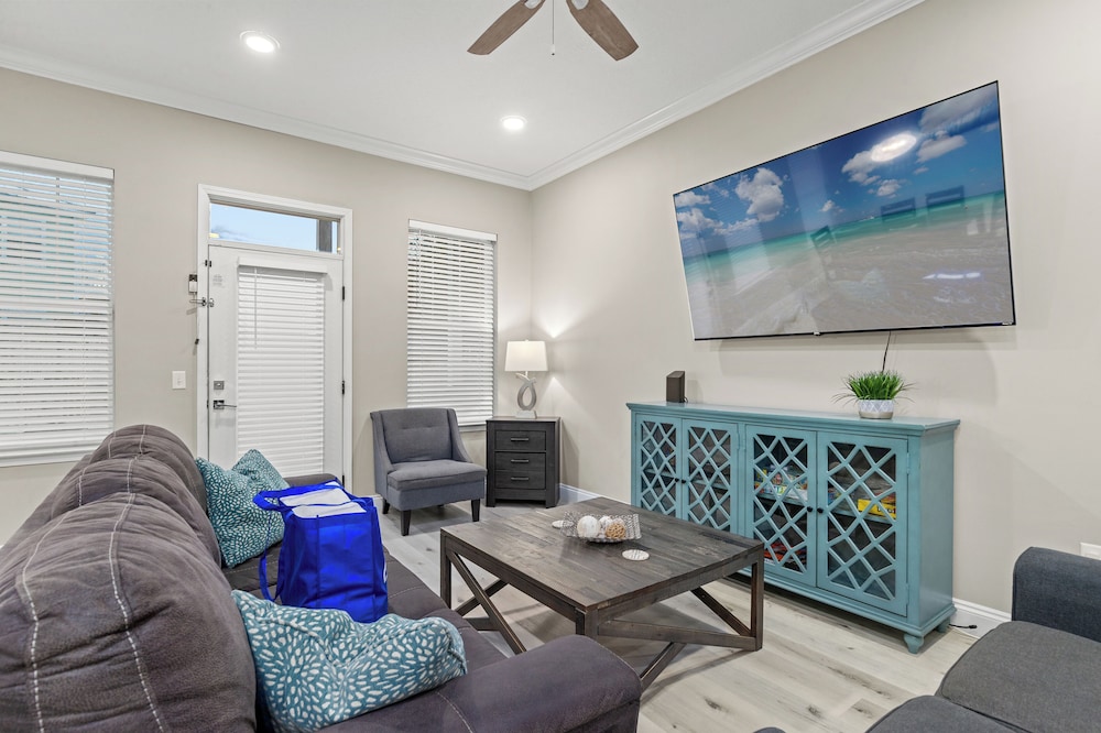 Spacious 4-bed, 3-bath Beach House Sleeps 12 for the Perfect Getaway
