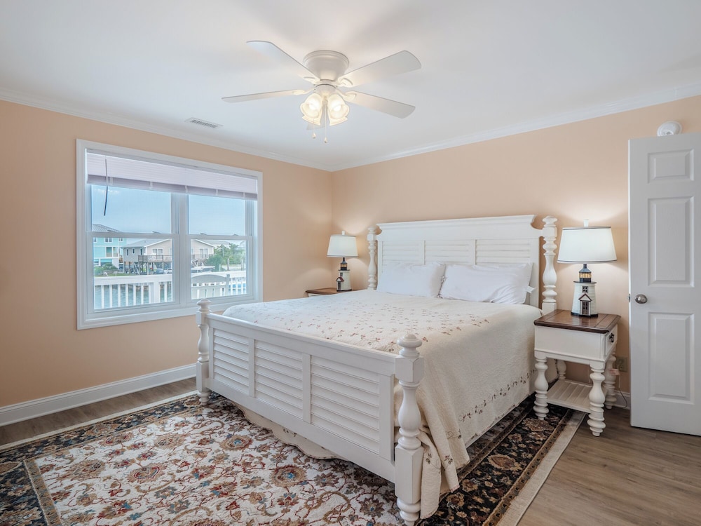 Bear's Den by Topsail Realty