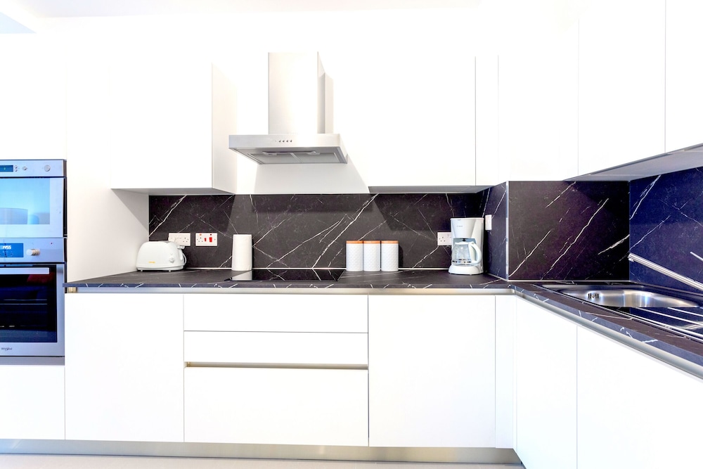 Saint Julian's - Spinola Bay Apartment photo 5