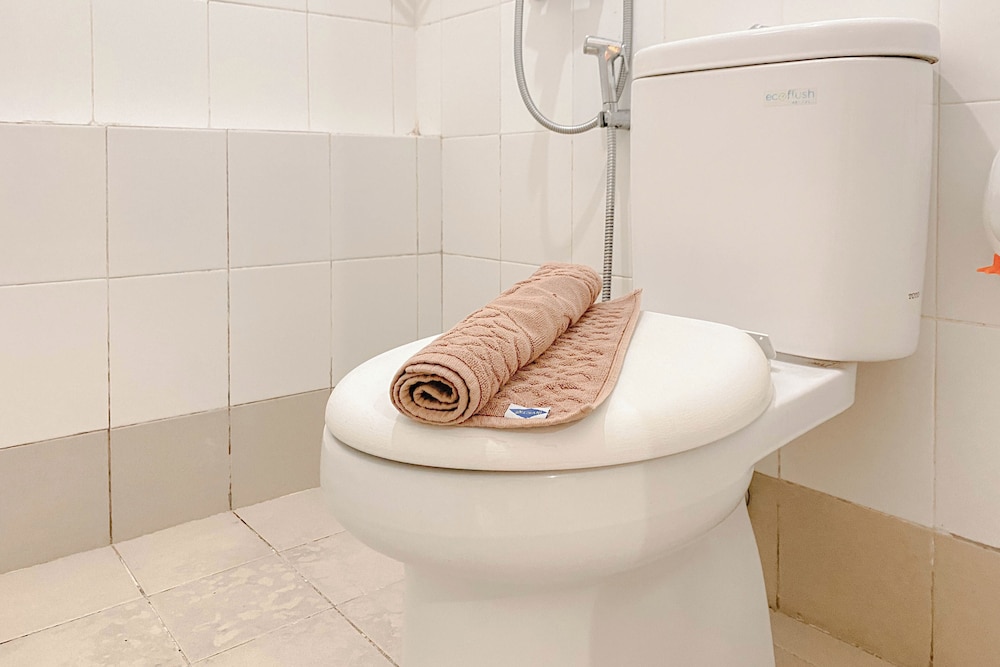 Modern Look 2Br At Bassura City Apartment view 3