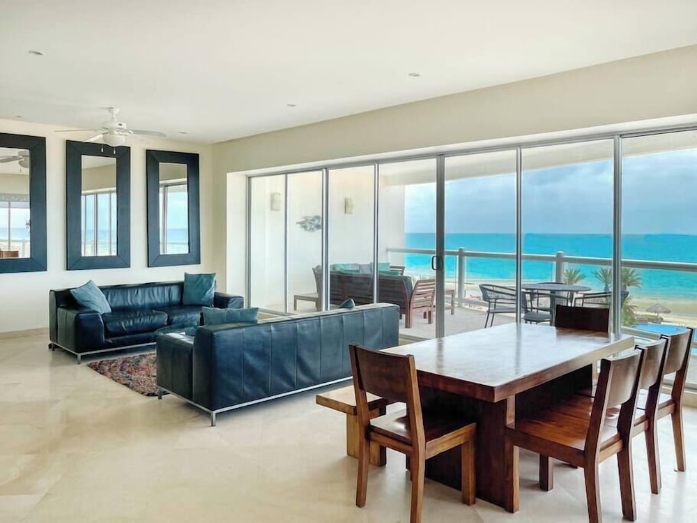 Quiet Beachfront Condo With Pools Private Beach