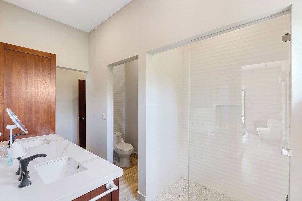 Villa with Minimalist Design & Scenic Deck with Private Infinity Pool and Jungle Views