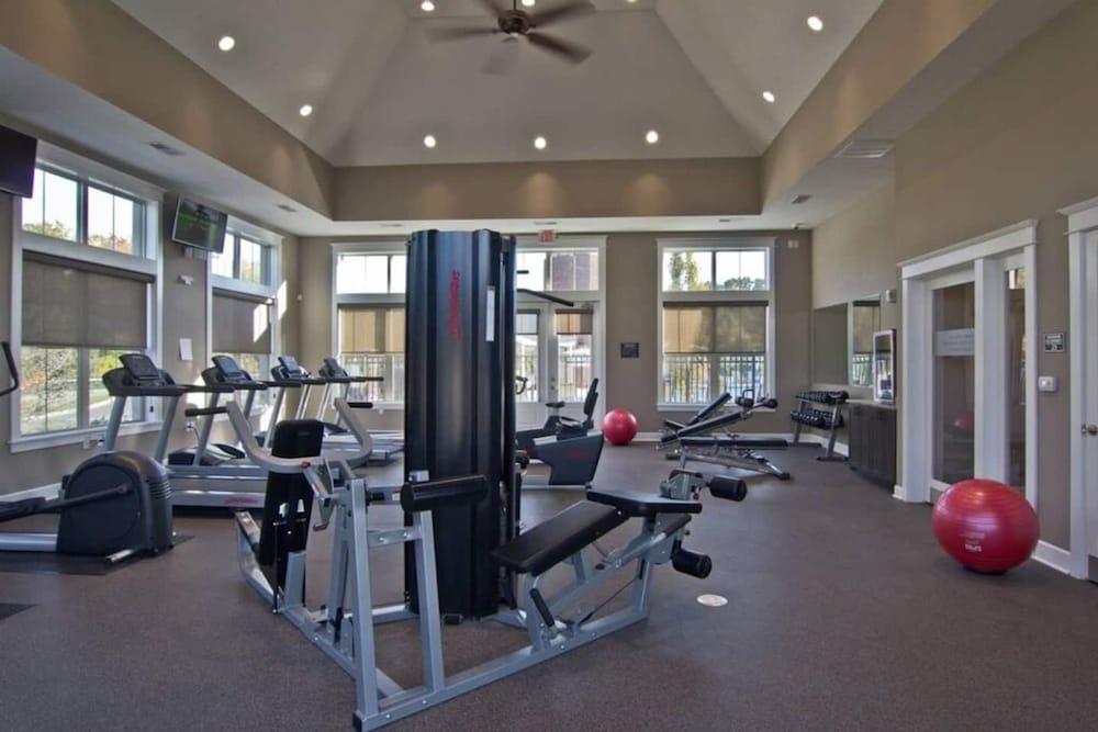 Top Floor Water View King Bed Pool Gym