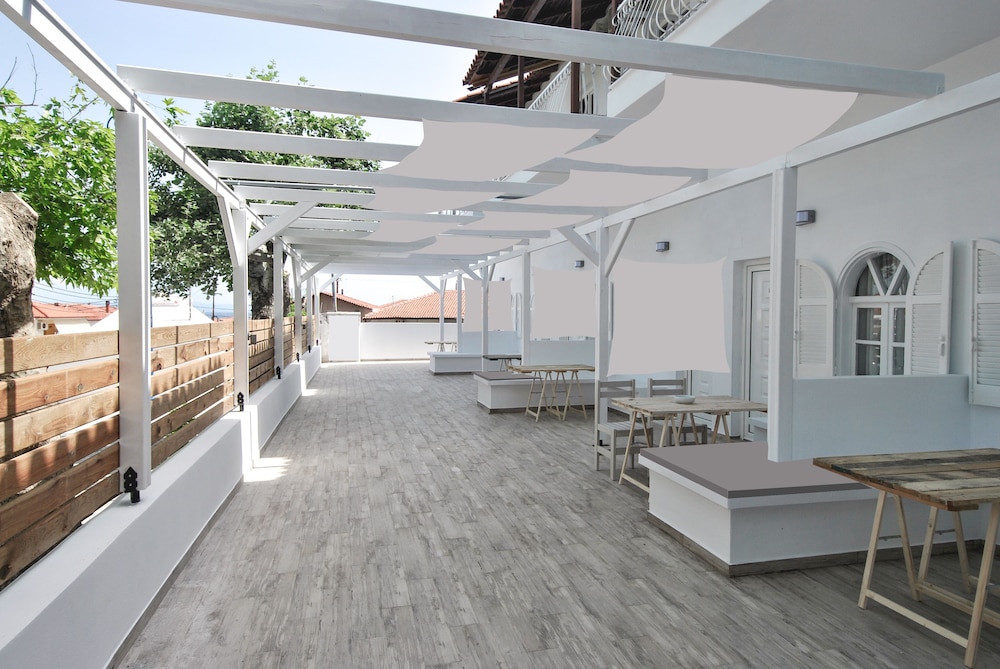 Imeres Studios & Apartments
