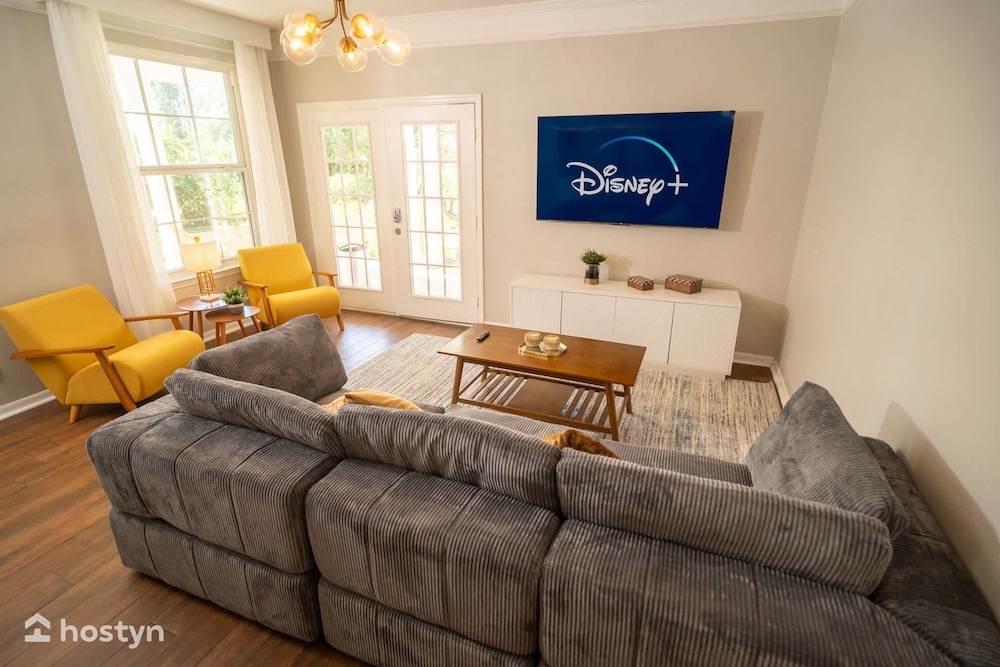 Magical Themed 3BR Townhouse Near the Parks