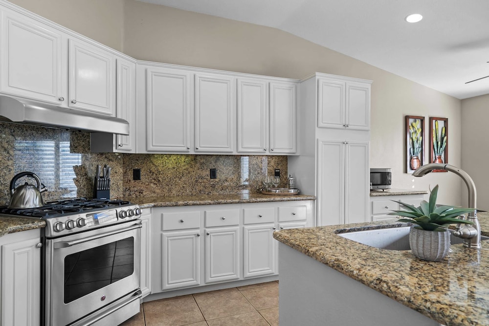 La Quinta Desert Haven Luxe Stay w/ Private Pool, Hot Tub, Pool Table