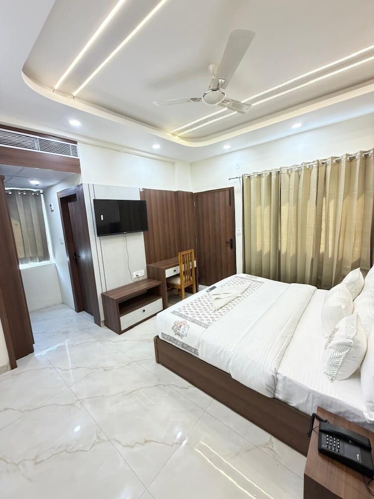 Hotel RK Residency