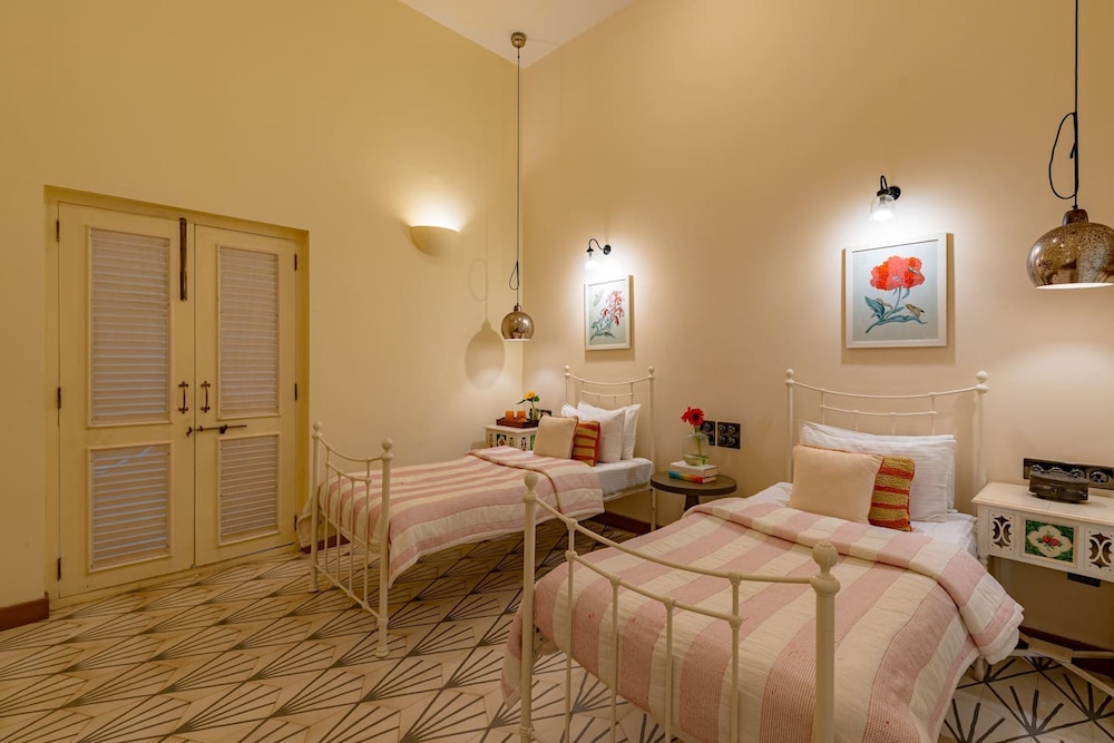 Loto Bianco by Hireavilla -4br w Pvt Pool Siolim