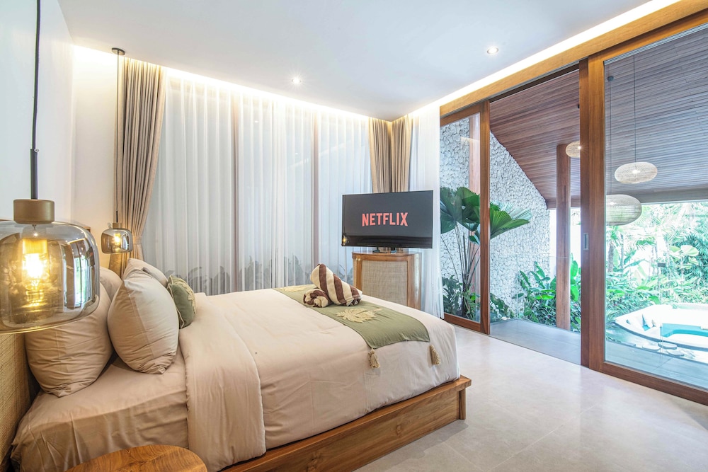 Luxury 2BR Retreat Jungle View Near Ubud Center