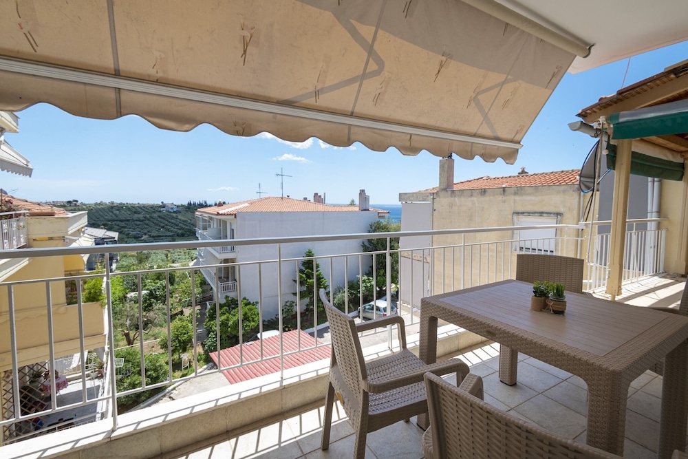 Theano Apartment by Rentalspro