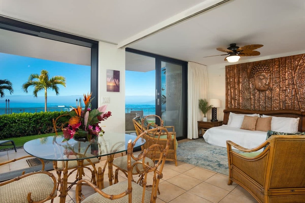 Spacious Oceanfront Hideaway Ground-level Paradise