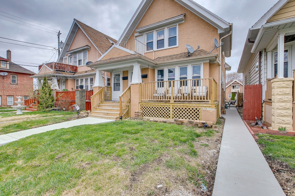 Milwaukee Vacation Rental: 6 Mi to City Center! view 2