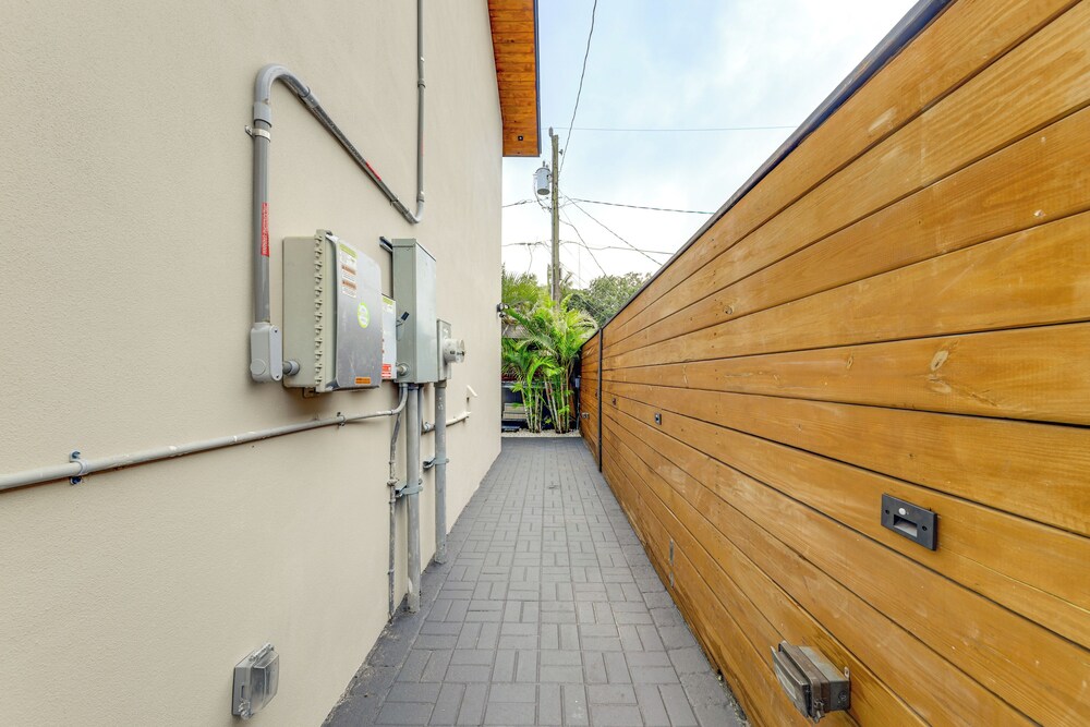 4 Mi to Beach: Modern Condo in Wilton Manors