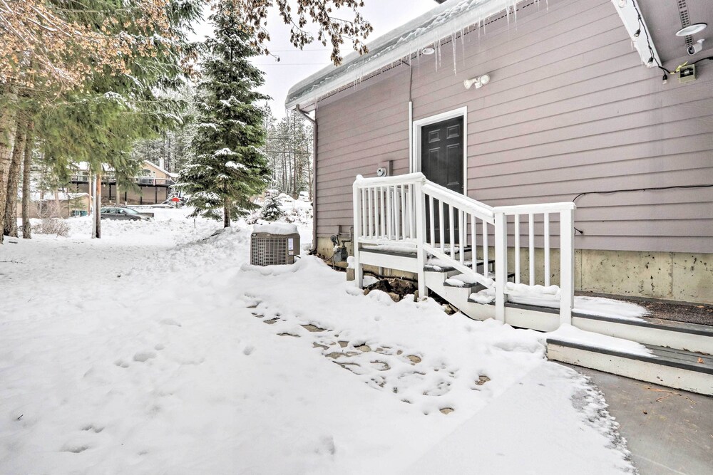 Crystal Bay Home w/ Fireplace Near Ski Resorts, photo 10