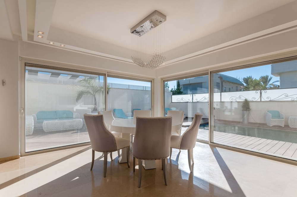 Luxurious Villa with great location, photo 45