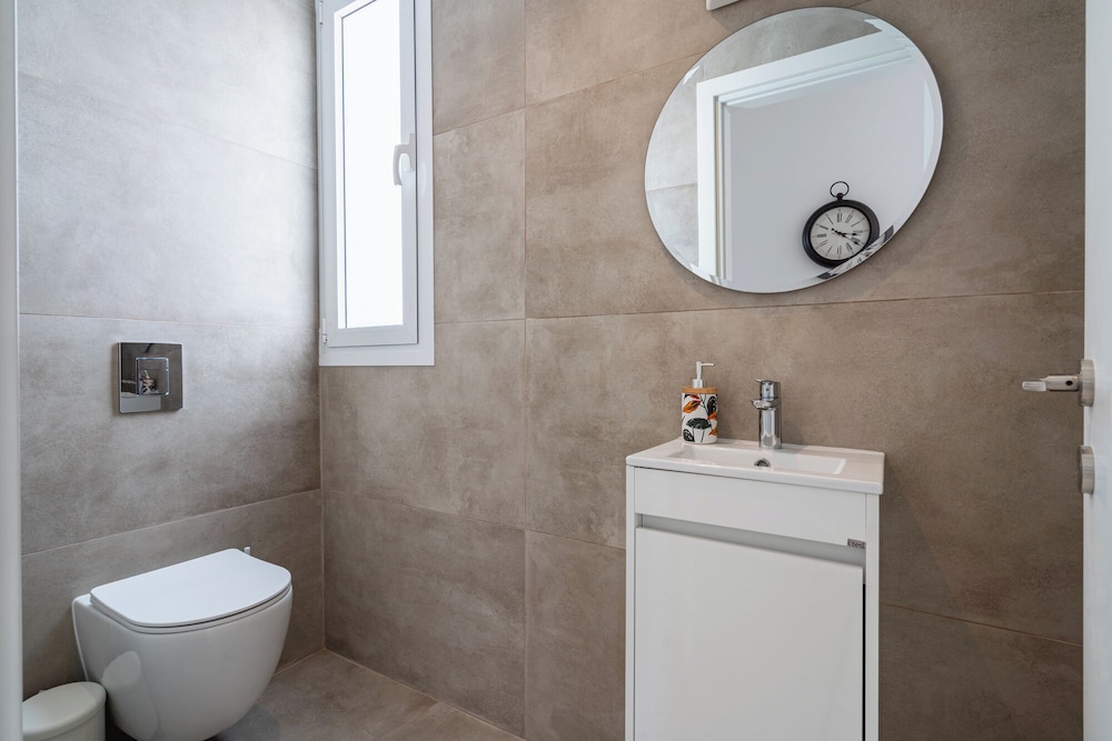 Blu Horizon - Stylish Living with Pool & Balconies in Protaras