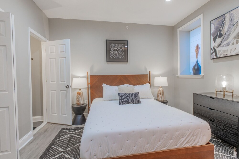 Baltimore's Home Away From Home 2 Bedroom Apts by Redawning - Property Image 21