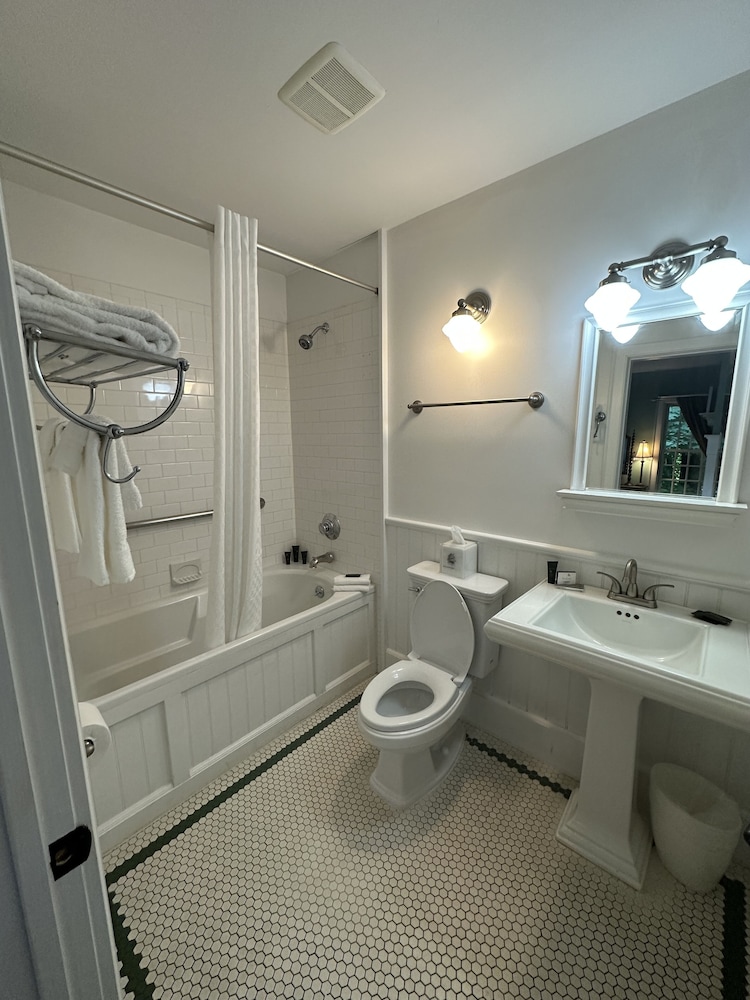 Buttermilk Falls Inn - Property Image 47