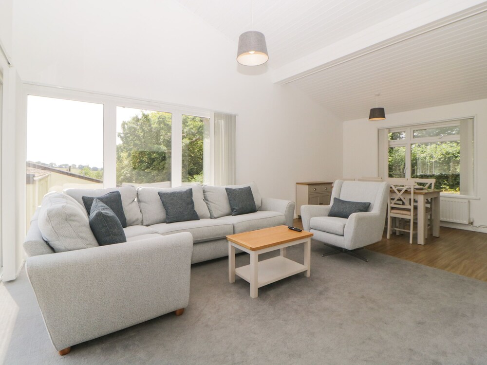 Harcombe House Bungalow 4