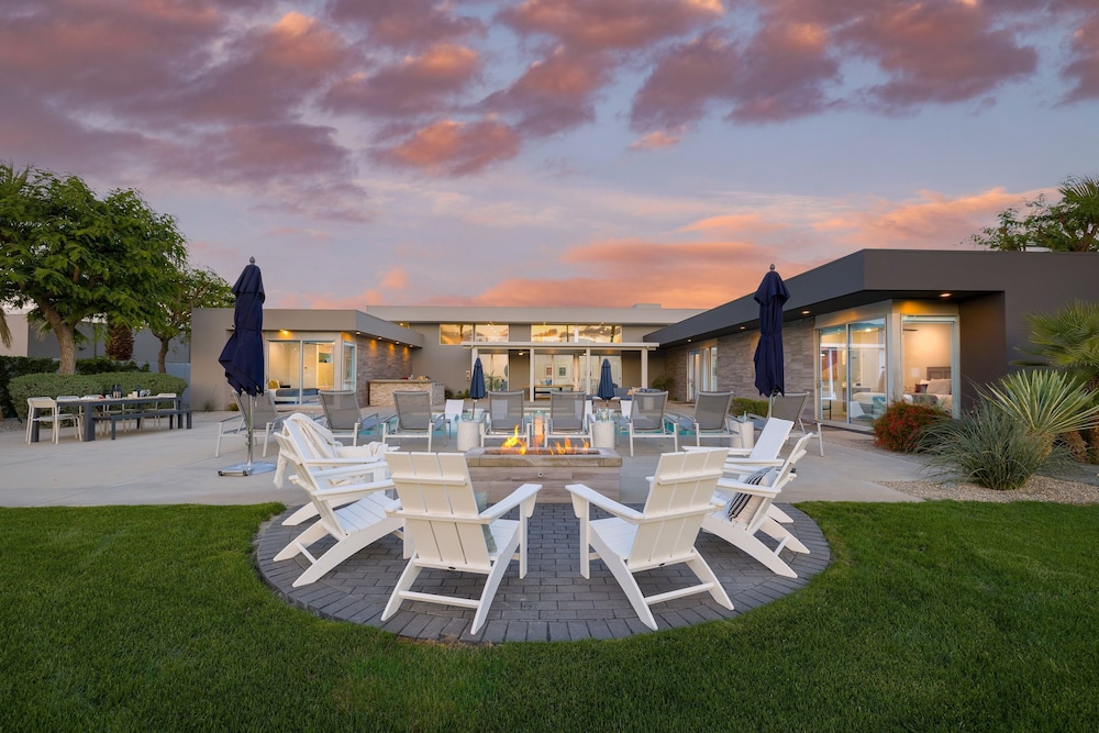 Polo Villa 2 by Avantstay Entertainer s Backyard w Pickleball Court Pool Spa 260314 6 Bedrooms