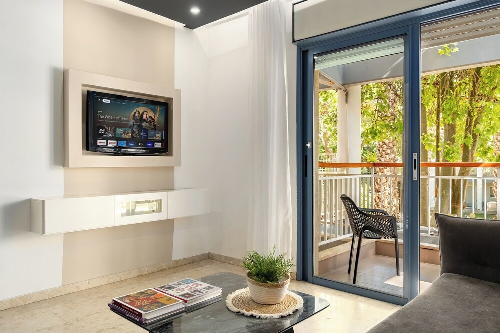 Royal Park Apt Resort by Sea N Rent