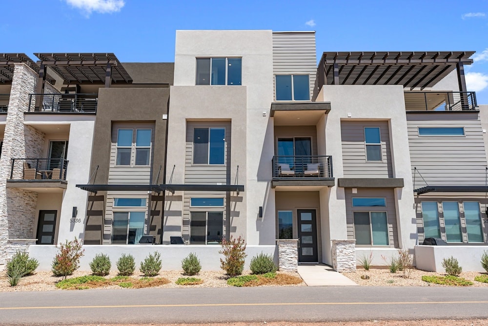 The Crash Pad 5 Bedroom Townhouse