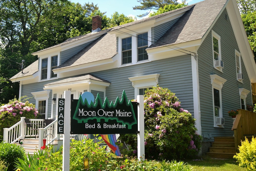 Moon Over Maine - Property Image 13